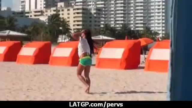 Sexy surfer babe understand how to ride 20